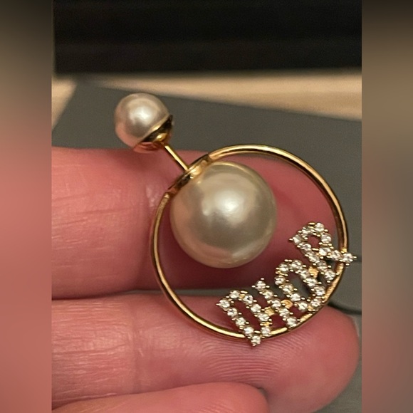 C💕D💕 Pearl Earrings - Picture 9 of 16